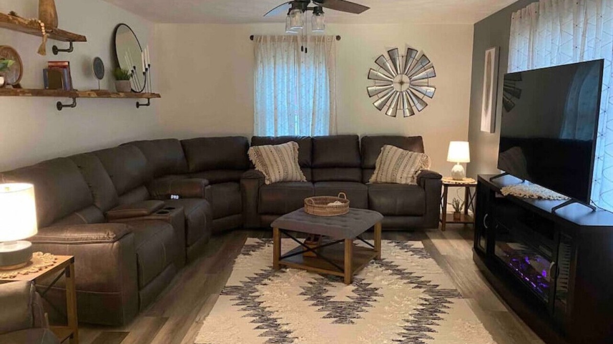 Normalville House | Springfield House · Holiday Gatherings SevenSprings Ohiopyle Game Room Hot Tub
