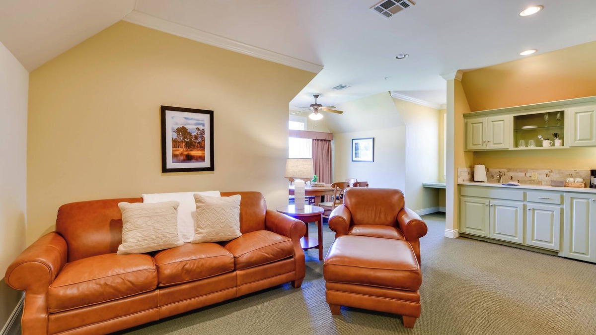 Springfield Apartment | Springfield Studio Rental w/Golf Course View!