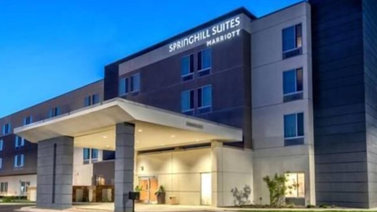 Dearborn Hotel | SpringHill Suites by Marriott Detroit Dearborn