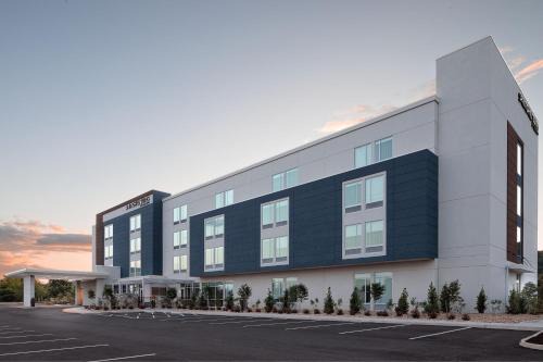 Hollins Hotel | SpringHill Suites by Marriott Roanoke North