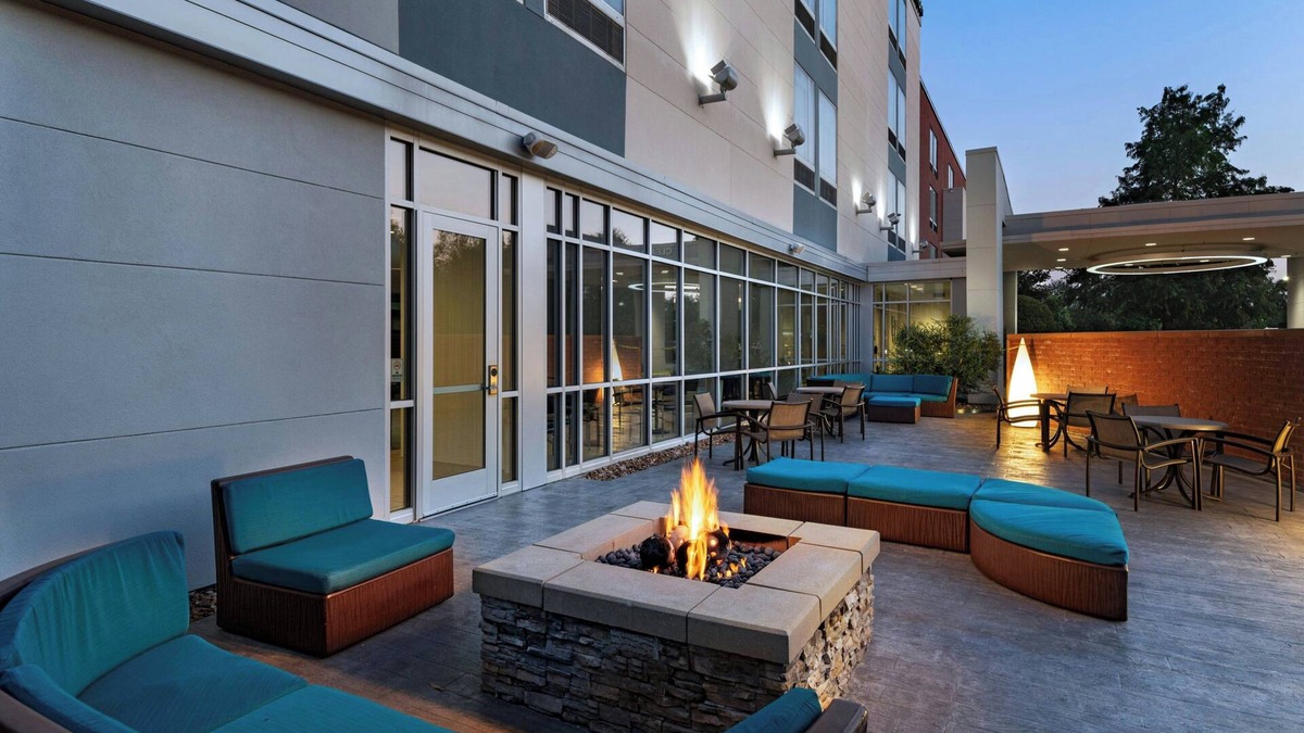 College Park Hotel | SpringHill Suites Houston The Woodlands