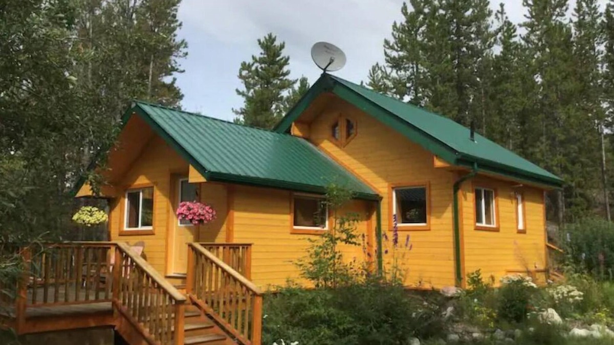 Whitehorse Ski Chalet | Springhills Cabin at Hot Springsn