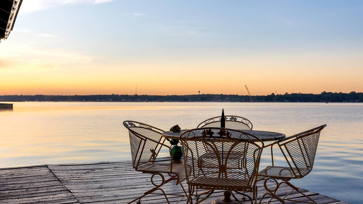 Enchanted Oaks House | SpringPricing+Couples+LakeFront+1Pet+BoatDock