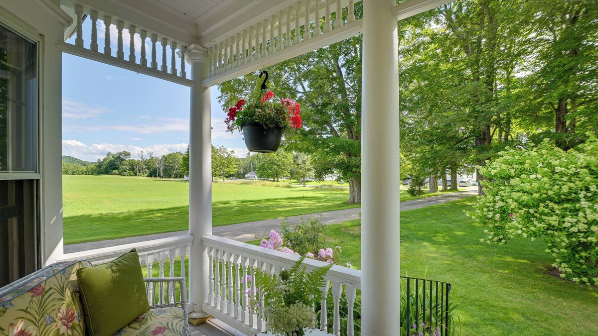 Freedom House | Springvale Farm: Freedom Home with Hiking Trail!