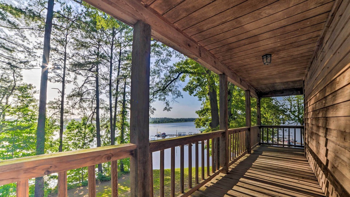 Springville Cabin | Springville Cabin on Kentucky Lake w/ Deck!