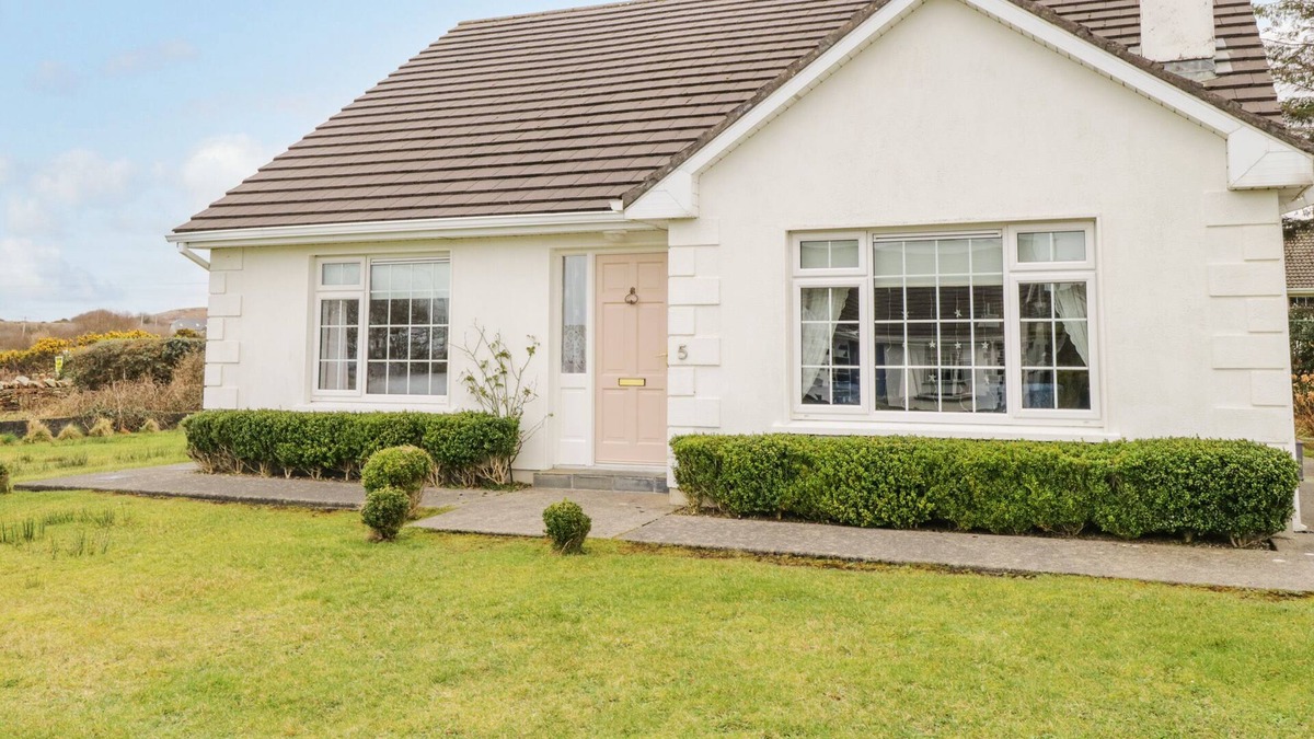 Louisburgh Cottage | SPRINGWOOD COTTAGE, family friendly in Louisburgh, County Mayo