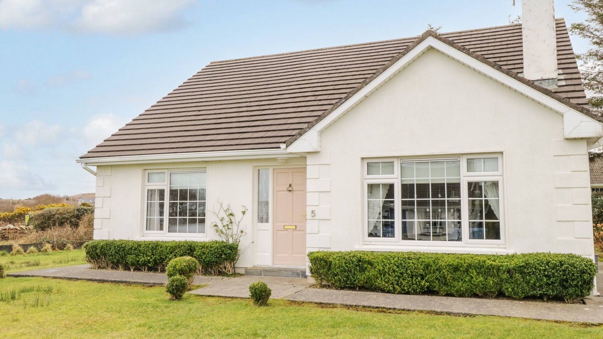 Louisburgh Cottage | SPRINGWOOD COTTAGE, family friendly in Louisburgh, County Mayo
