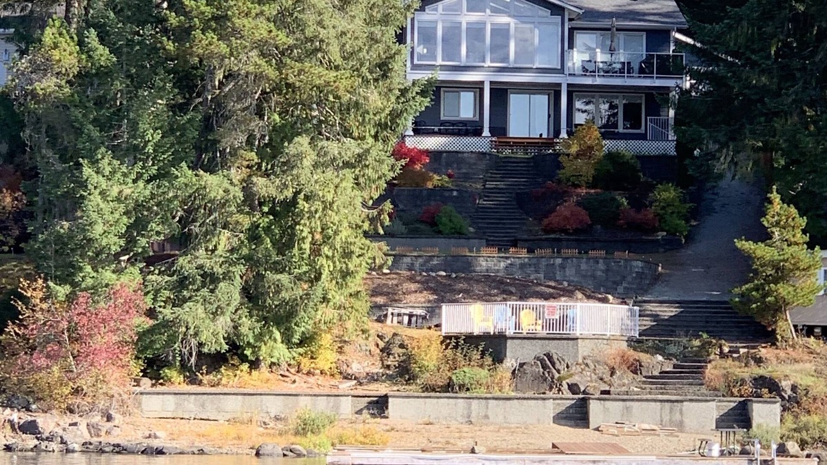 Port Alberni House | Sproat Lake Waterfront House, Sleeps 11