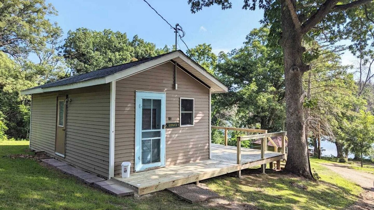 Buckingham Cabin | Spruce Cabin - Lake Views & Pet Friendly