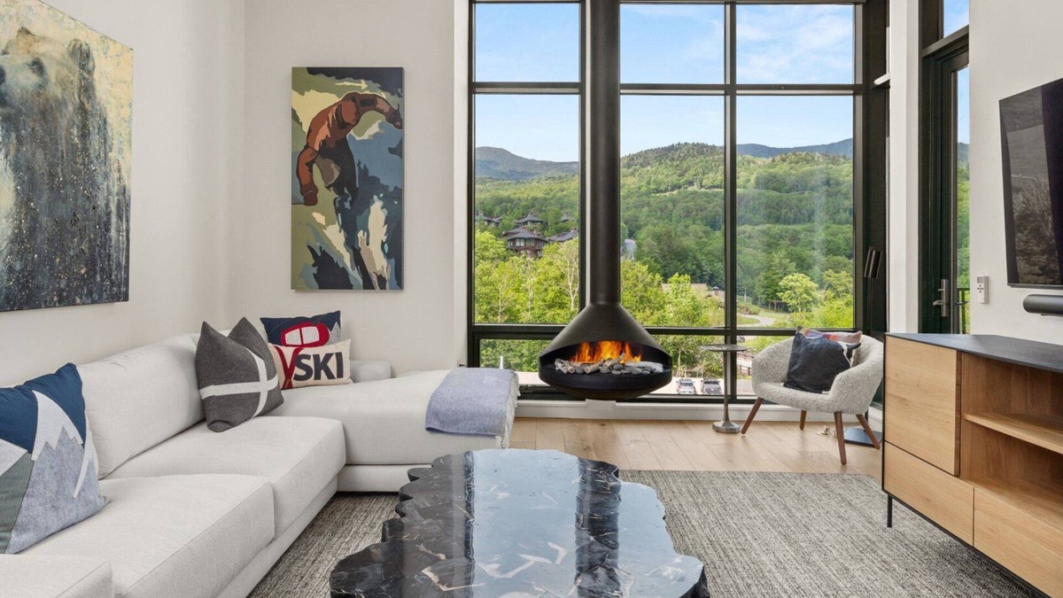 Stowe Area Condo | SPRUCE PEAK TREEHOUSE | 3 BED | STEPS TO THE LIFTS | MOUNTAIN VIEWS