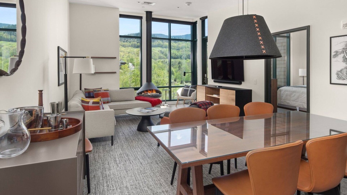 Stowe Area Condo | SPRUCE PEAK TREEHOUSE | 3 BED | STEPS TO THE LIFTS | MOUNTAIN VIEWS