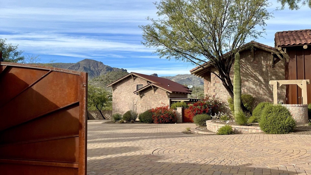 Cave Creek House | Spur Cross Mtn. Lodge