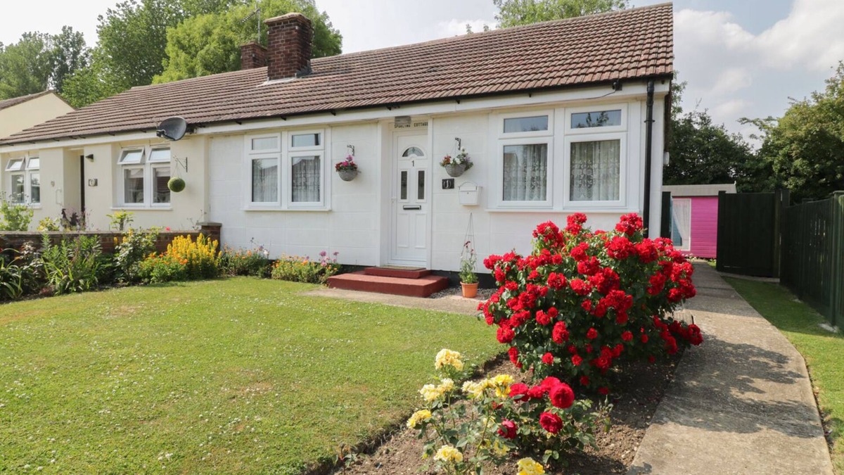 Cheveley Cottage | SPURLING COTTAGE, with a garden in Cheveley