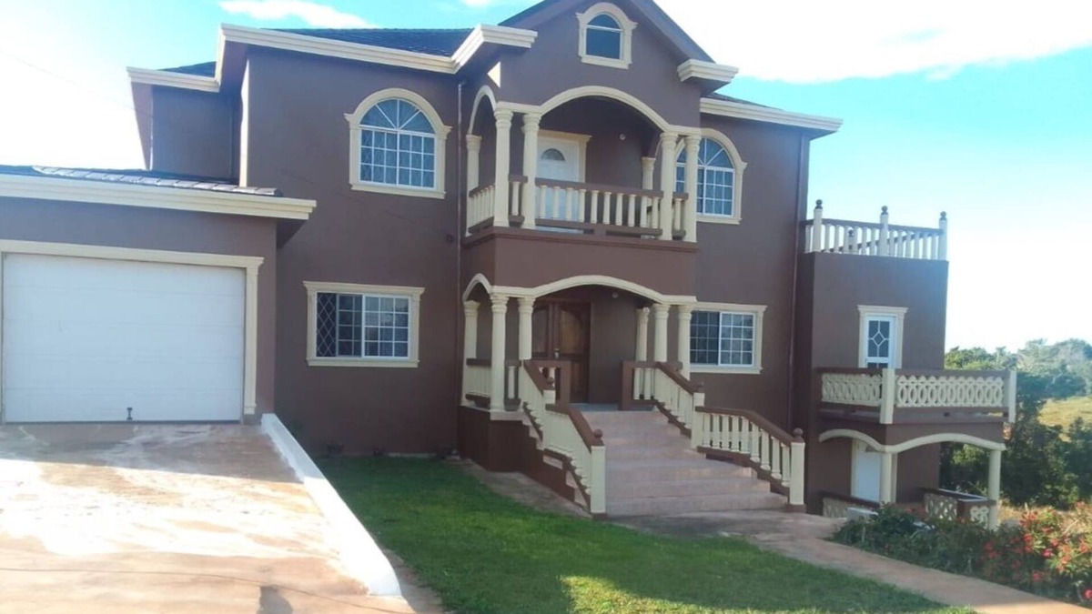 Spur Tree House | Spurtree Home Away Villa's #3