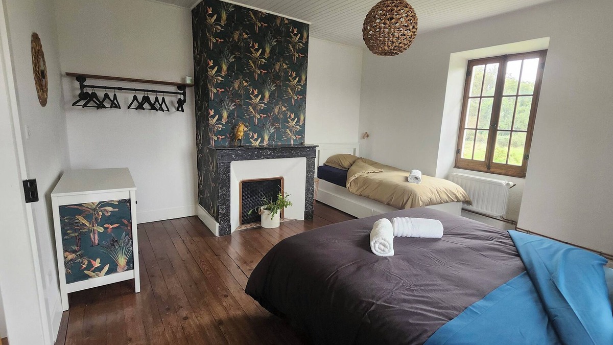 Viozan House | Square farmhouse sleeps 12 with swimming pool