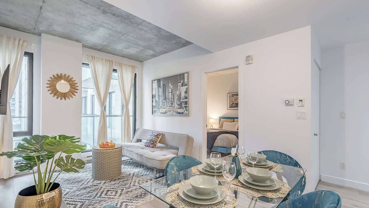 Cite Multimedia Apartment | Square Victoria - Balcony - Indoor Parking