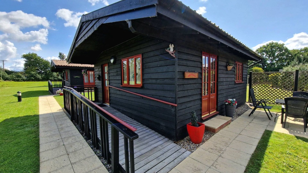 Coddenham Cabin | Squirrel, Bespoke holiday lodge in beautiful Suffolk conservation village