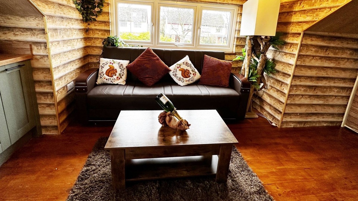 Formby Apartment | Squirrel Hideaway in Formby, Liverpool