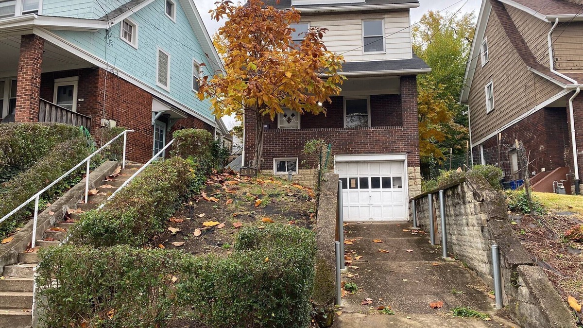 Squirrel Hill South House | Squirrel Hill home, sleeps 11. 10 min to Oakland & Downtown.