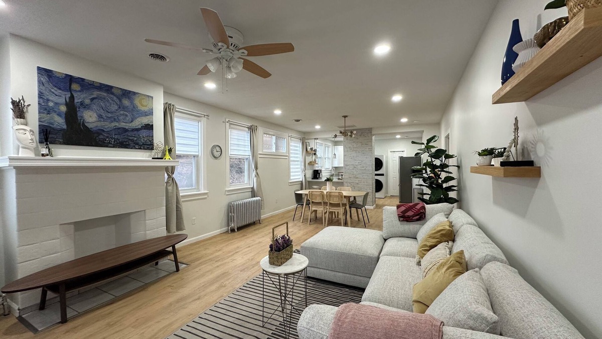 Squirrel Hill South Apartment | Squirrel Hill Modern and Cozy 3BR/2BA apartment with AC, WiFi