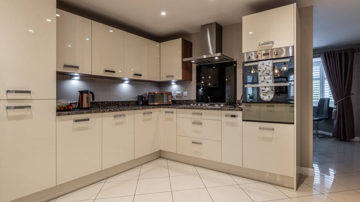 Frampton on Severn House | Squirrels Street - Stunning 4 Bedroom in Stratford Upon Avon!