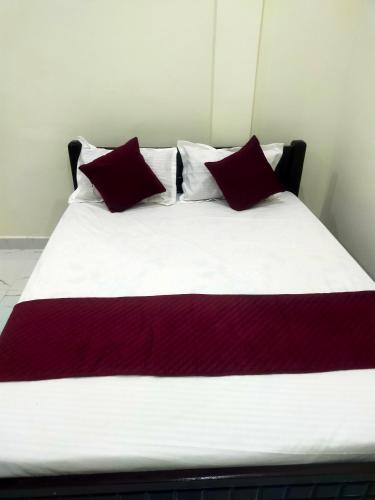 Periyakulam Hotel | SRI NAVANEETHA KRISHNA MAHAL & RESIDENCY Ac