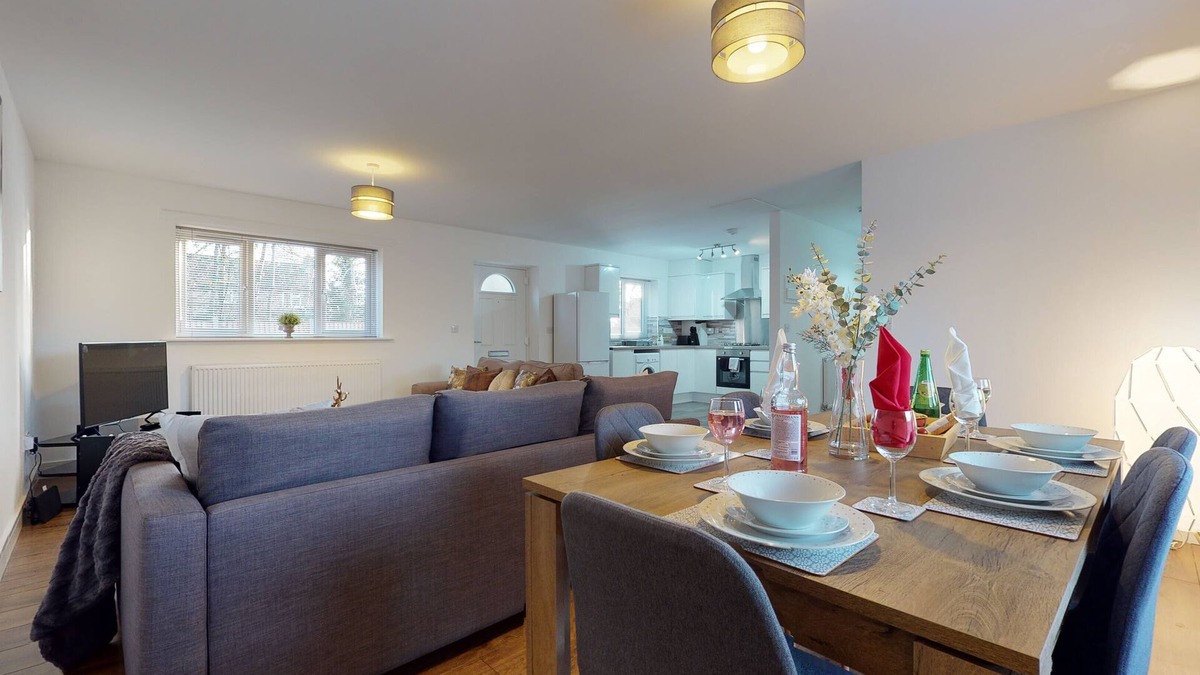 Peterborough Apartment | SRK- Brand New Luxury Private Green View Apartment