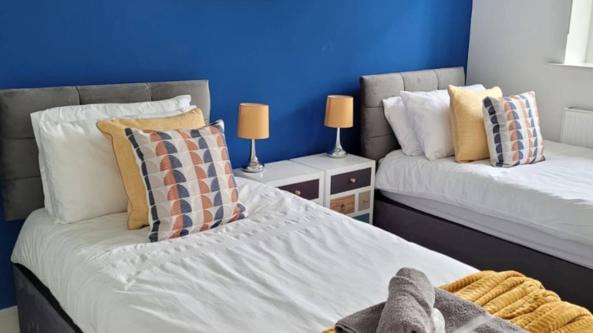 Peterborough Apartment | SRK- Private Luxury Apartments with Parking