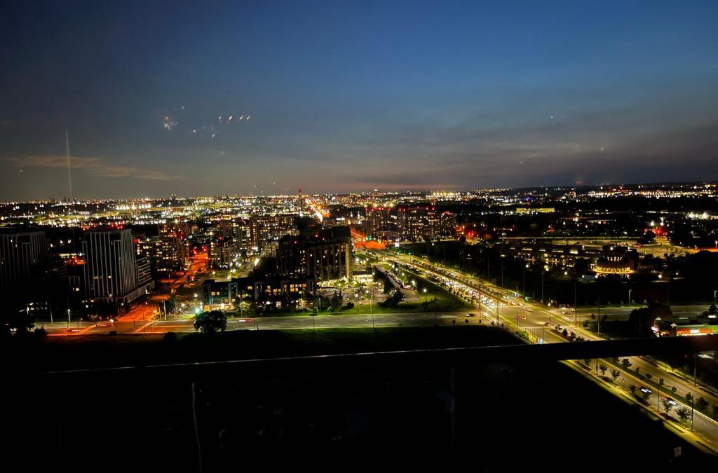 Markham Apartment | § markham downtown New Deluxe 3BR 2.5 Bathroom Apartment, 2free parking