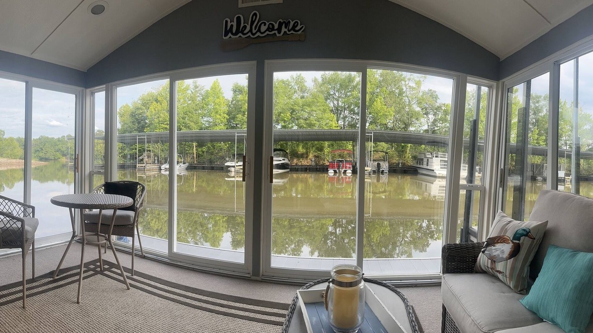 Bainbridge Boat Rental | SS MINNOW n55' Houseboat on the Flint River, a floating oasis!