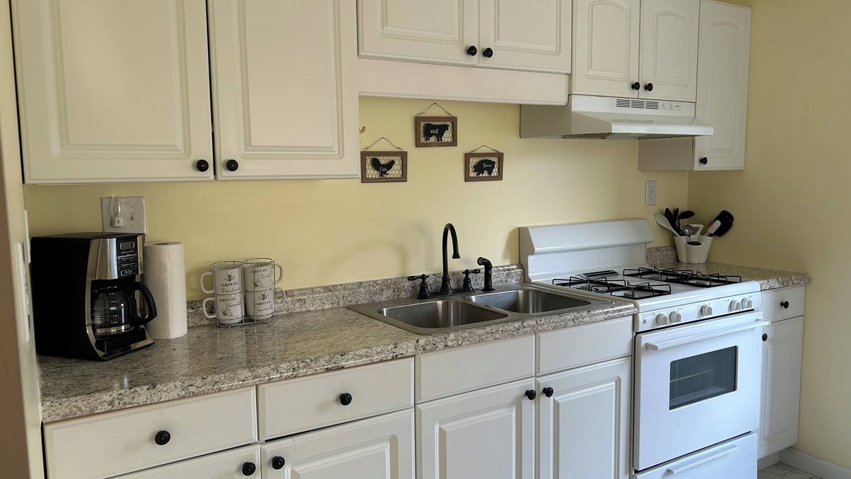 St Albans House | St Albans - Large 1 Bed 1 Bath entire home waiting for you. Quiet and Peaceful.