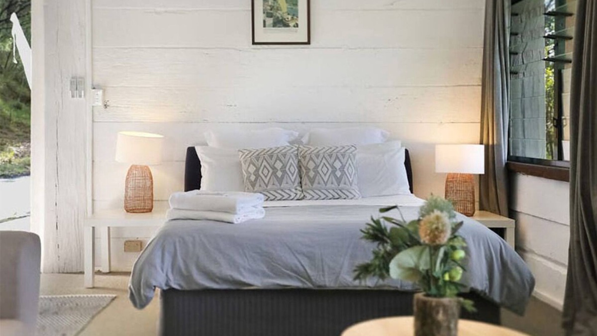 St. Albans Cabin | St Albans Stables - self contained studio styled accommodation (very rustic!)