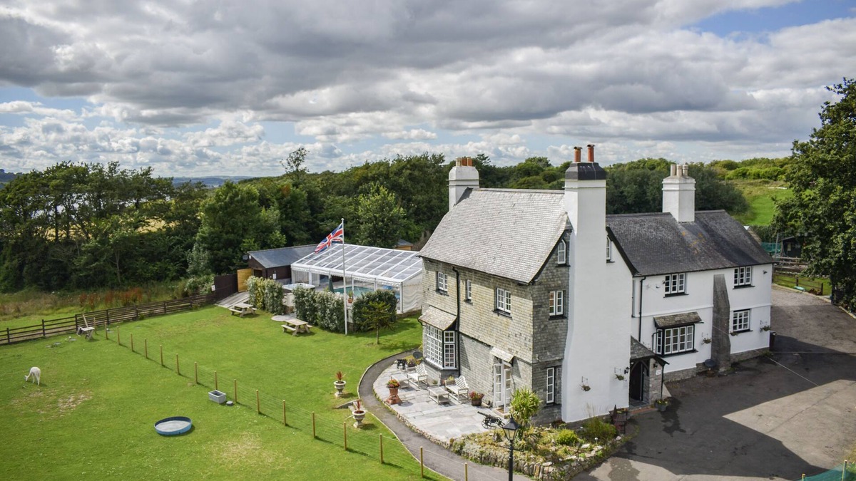 Turnchapel House | St Anne's House, Sea Views, 7 Bedrooms - Sleeps 30