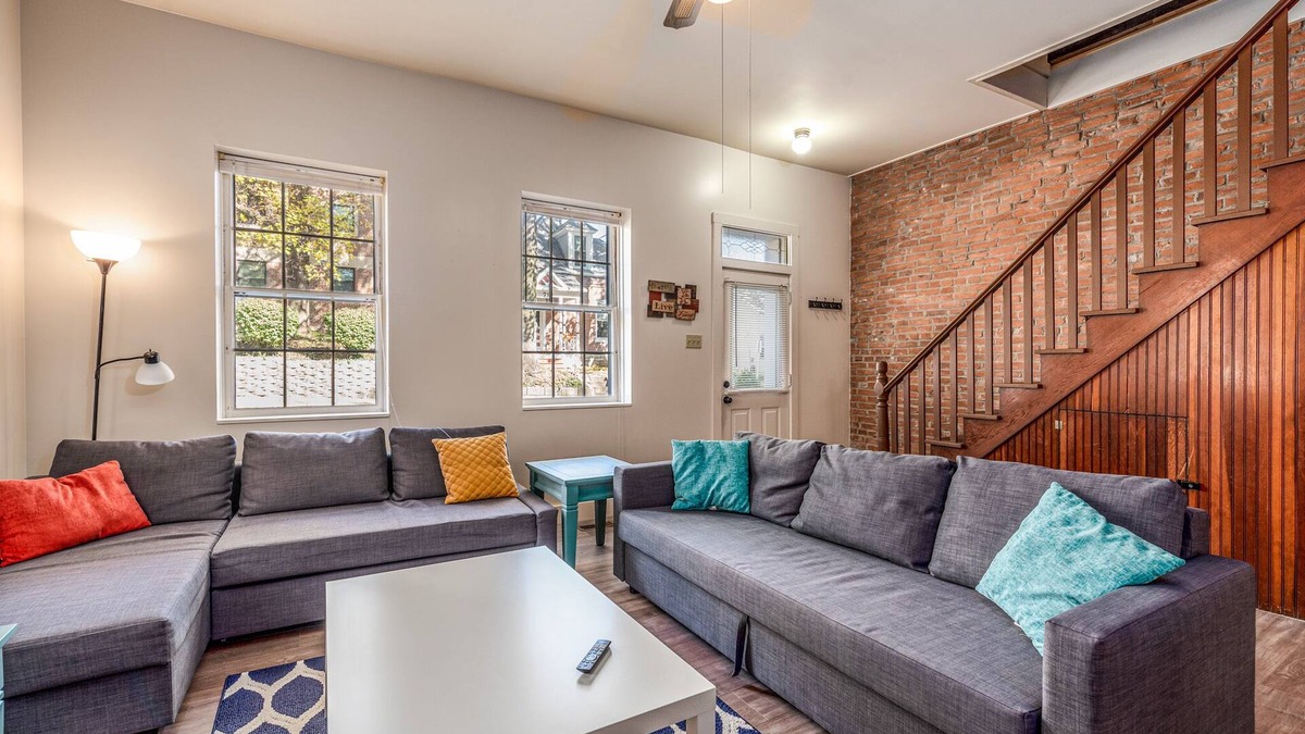 St. Charles Historic District House | St. Charles 1860's Gem - Sleeps 6!