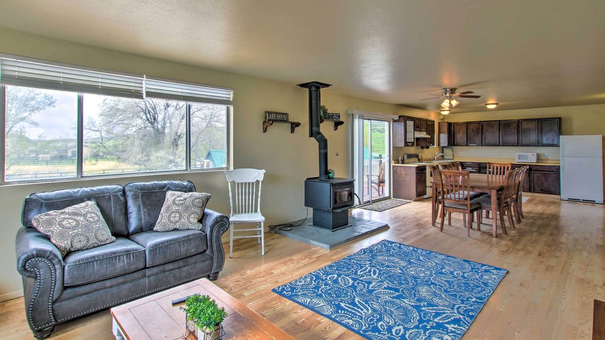 St. Charles Condo | St Charles Condo - 6 Miles to North Beach Park!