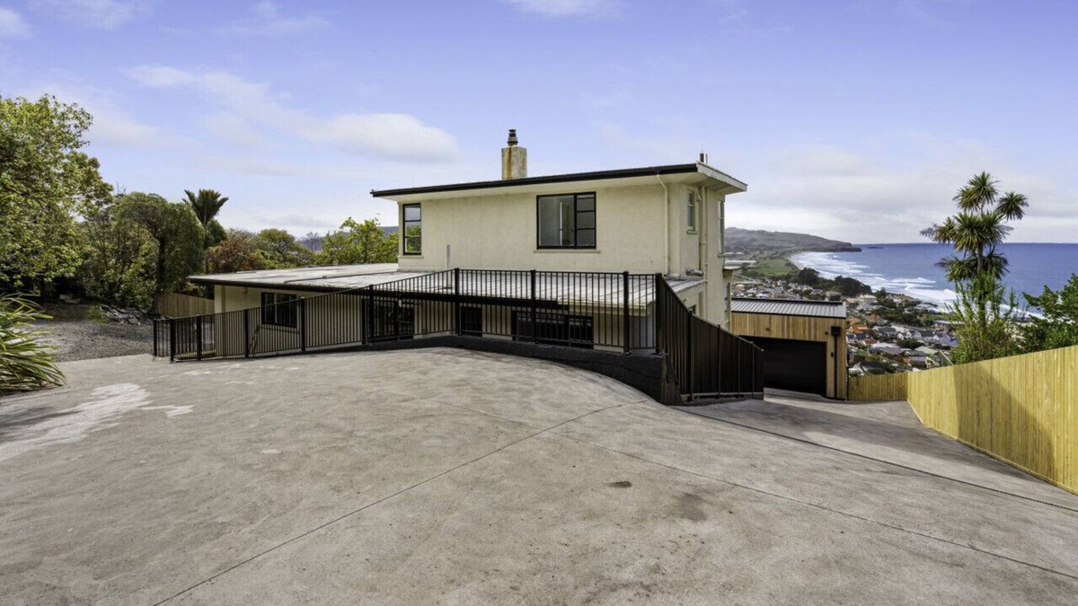 St. Clair House | St Clair Heights-Ocean views