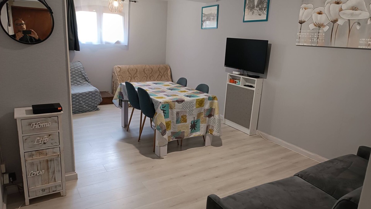 Les Lecques Apartment | ST CYR/MER, 1-room apartment on the ground floor/31m2 near the beach 1 to 5 p?