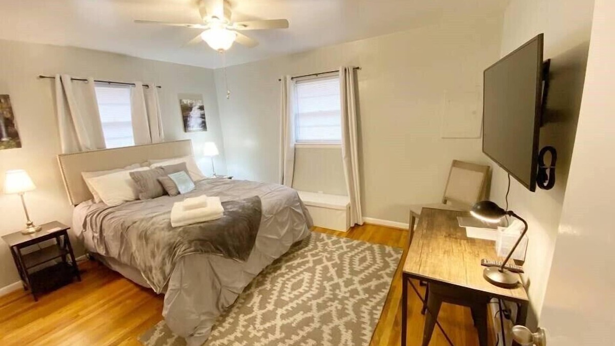St. Elmo Improvement League House | St Elmo Getaway-Dog and Cat Friendly