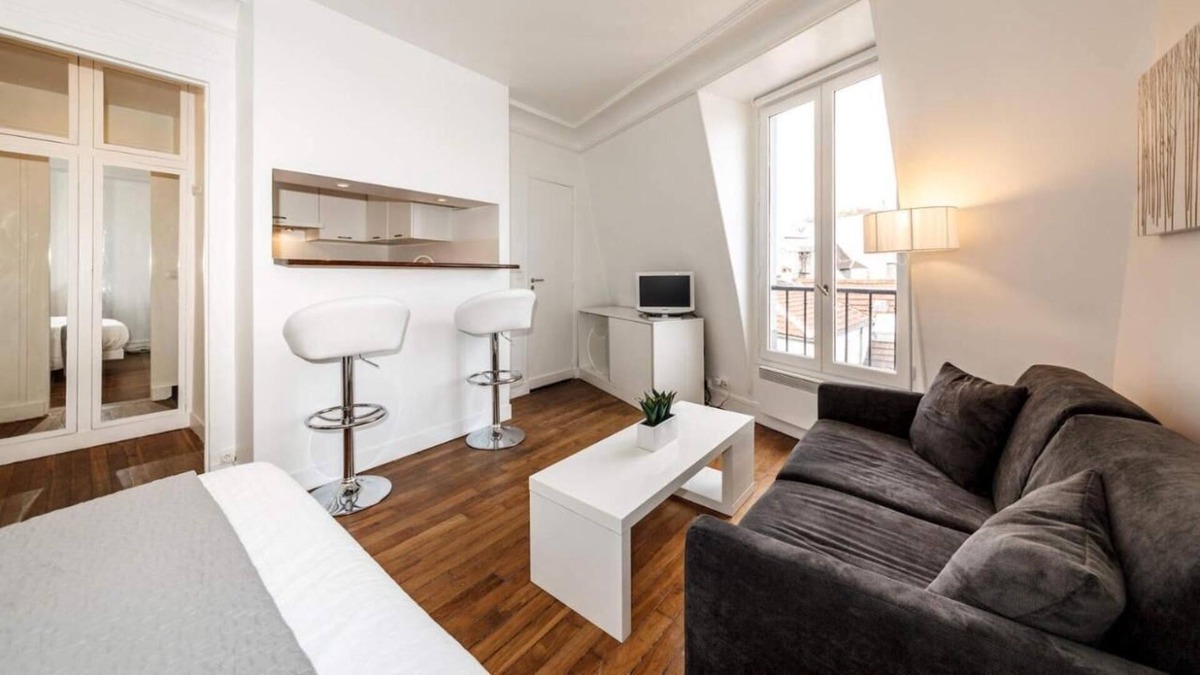 Saint-Germain-l'Auxerrois Apartment | ST GERMAIN des PRES well-equipped Studio at the center of all