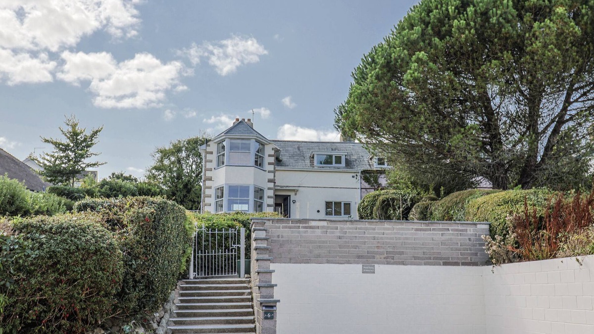Charmouth Cottage | ST HELENA, pet friendly, country holiday cottage in Charmouth