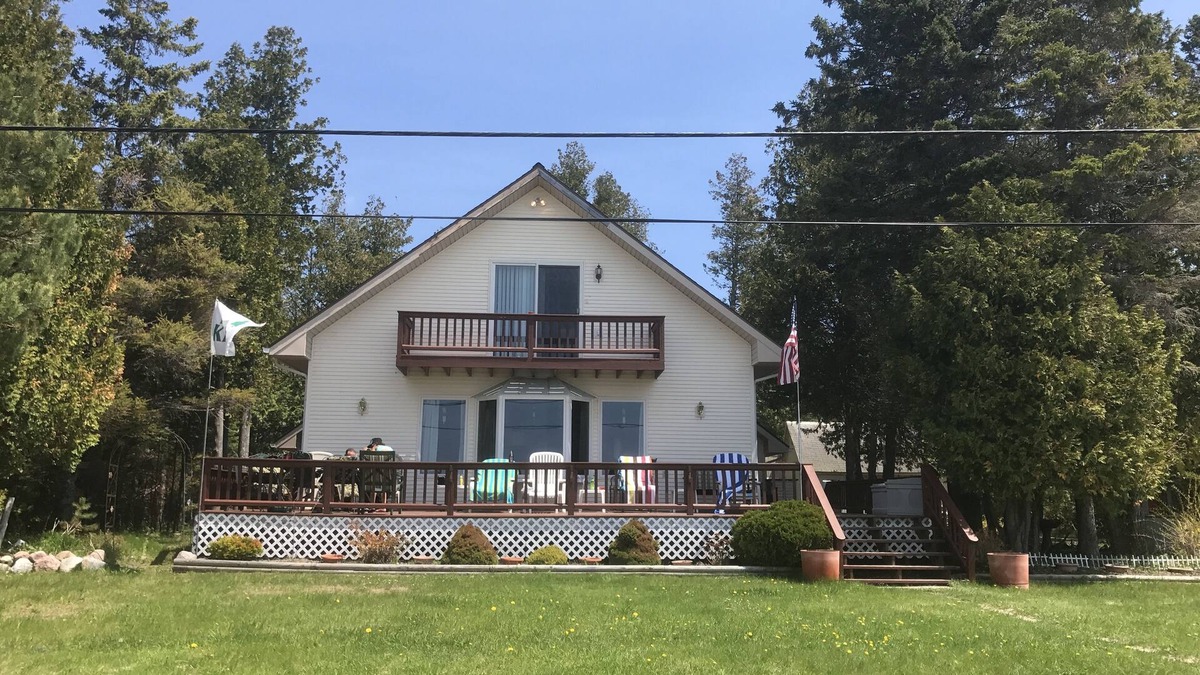 St Ignace House | St. Ignace close to Mackinac Island Private Beach / lake Front on Lake Michigan