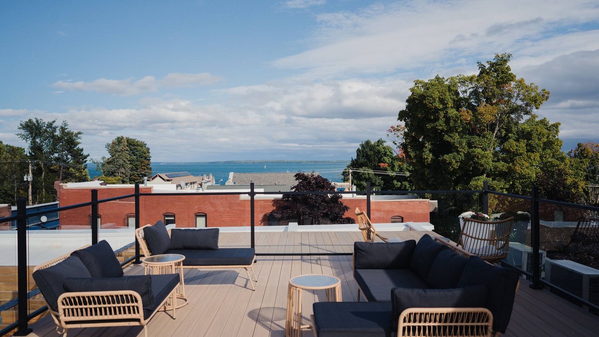 Bayfield Hotel | St. James Social