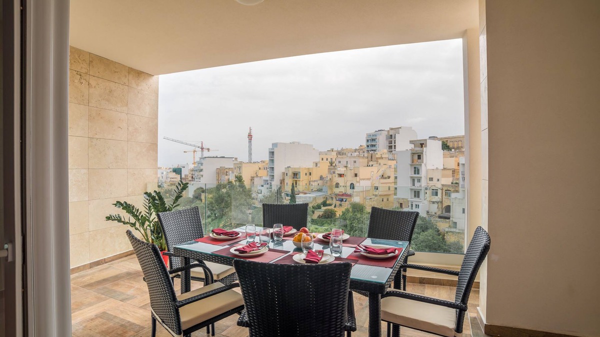 Ta' Giorni Apartment | St. Julian's Luxury apartment overlooking Balluta valley