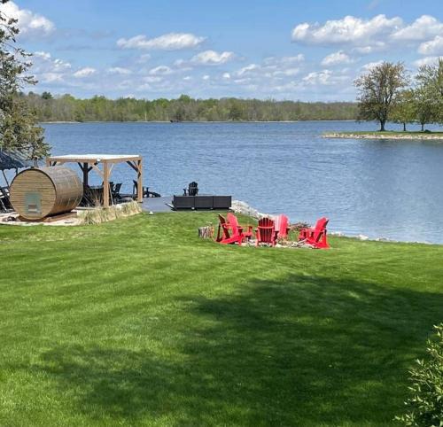 South Stormont House | St Lawrence Waterfront Home