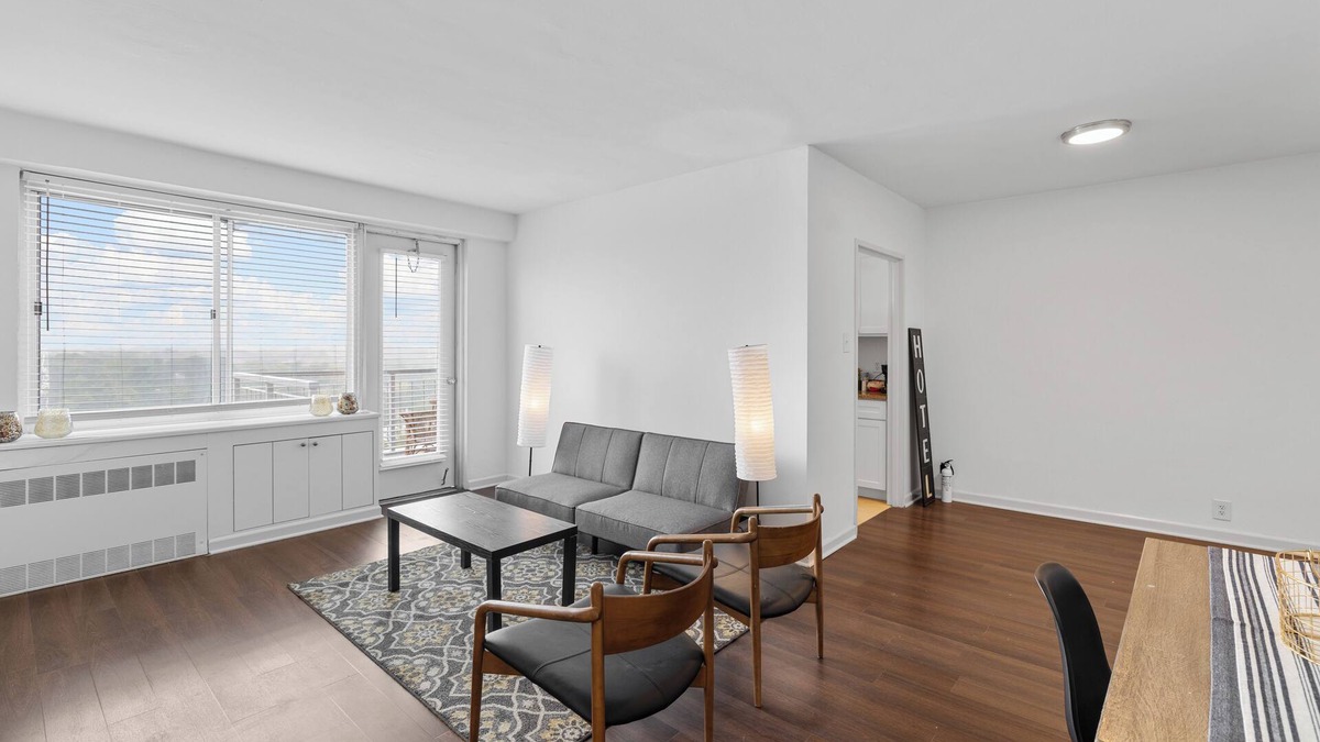 Demun House | St. Louis Gem: Cozy 1BR with Balcony & Top Amenities!