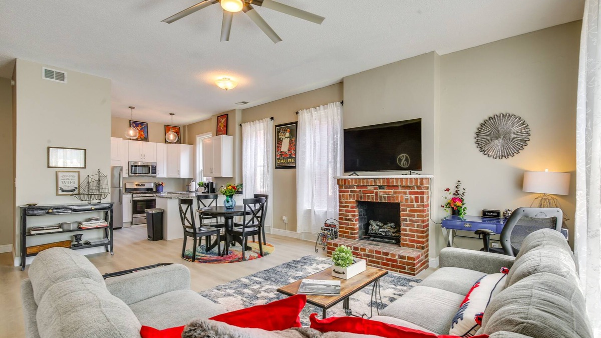 The Gate Condo | St Louis Vacation Rental ~ 2 Mi to Downtown