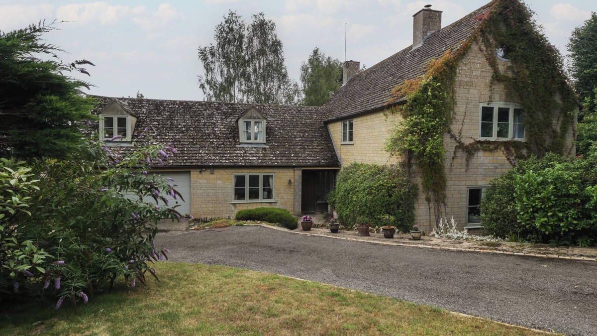 Nether Westcote Cottage | ST. MARY'S HOUSE, pet friendly in Bourton-On-The-Water