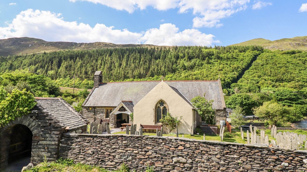Tywyn Cottage | ST.MARY'S, pet friendly, character holiday cottage in Tal Y Llyn