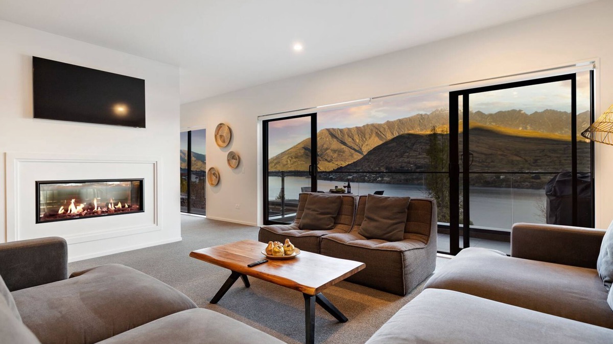 Queenstown House | St Matthews Views | Walter | Lake Views