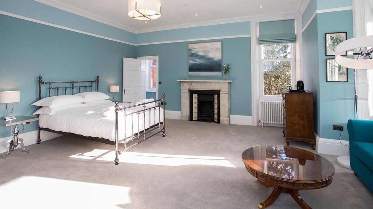 St Albans Hotel | St. Michael's (Premium King Room with En-suite)